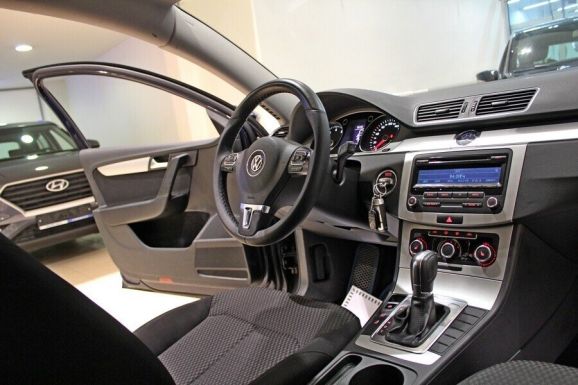 Volkswagen Passat, 1.4 л, Робот, 2013 фото 7