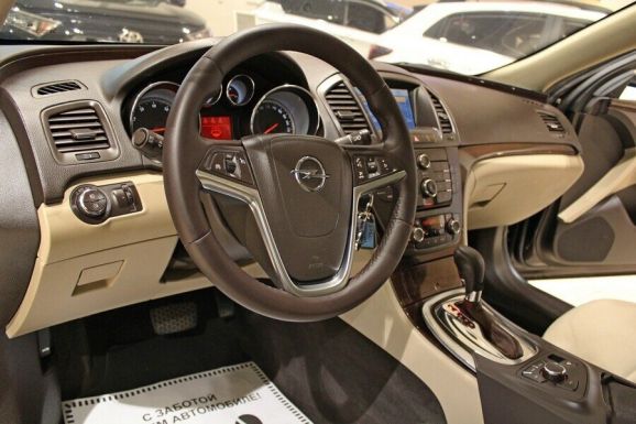 Opel Insignia, 2.0 л, АТ, 2012 фото 12