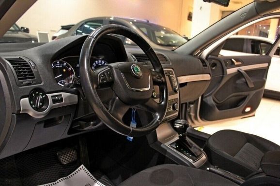 Skoda Octavia, 1.4 л, Робот, 2011 фото 10