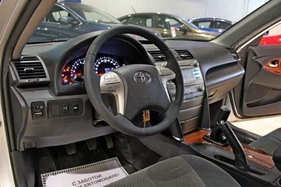 Toyota Camry, 2.4 л, МТ, 2011 фото 2