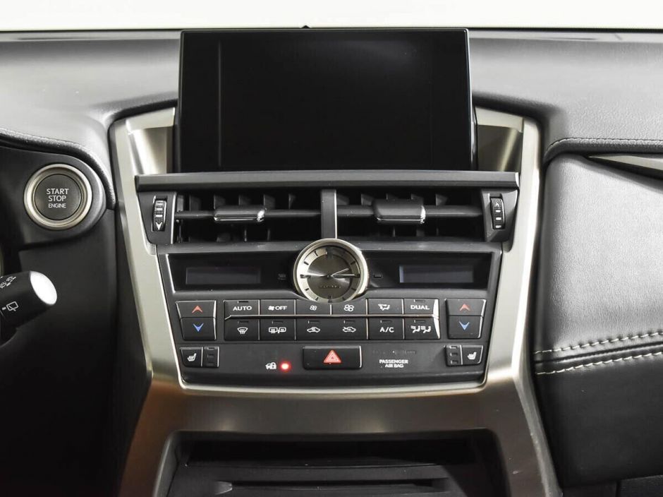 Lexus NX, 2.0 л, Вариатор, 2015 фото 10