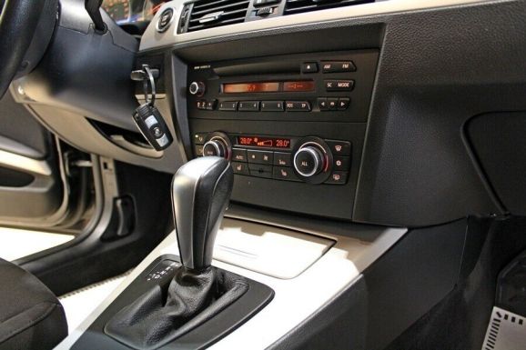 BMW 3 серии, 2.0 л, АТ, 2011 фото 9