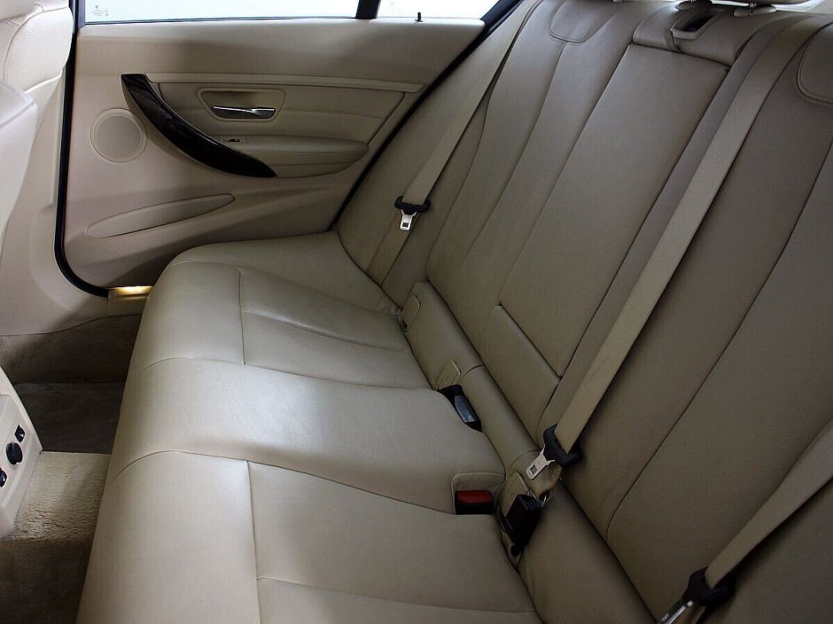 BMW 3 серии, 2.0 л, АТ, 2012 фото 1