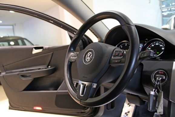 Volkswagen Passat, 2.0 л, Робот, 2008 фото 11