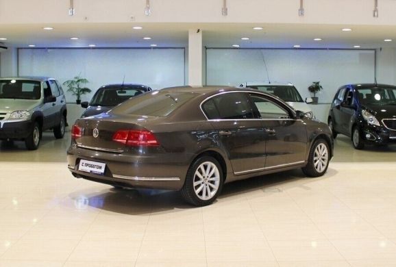 Volkswagen Passat, 1.8 л, Робот, 2011 фото 5