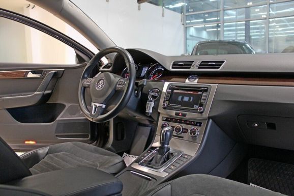 Volkswagen Passat, 1.8 л, Робот, 2012 фото 7