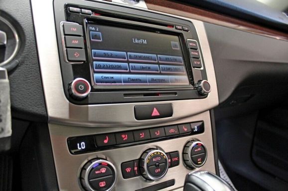 Volkswagen Passat, 1.8 л, Робот, 2012 фото 2