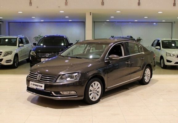 Volkswagen Passat, 1.8 л, Робот, 2012 фото 3