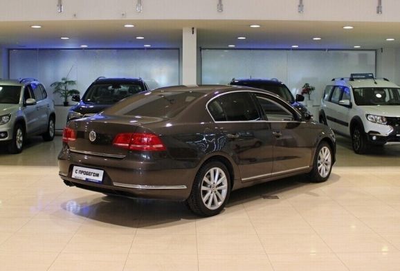 Volkswagen Passat, 1.8 л, Робот, 2012 фото 6