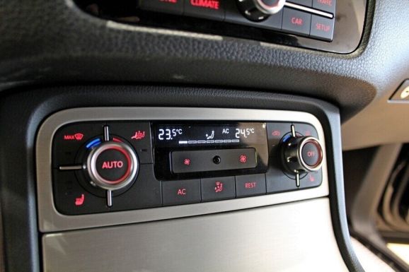 Volkswagen Touareg, 3.0 л, АТ, 2011 фото 13