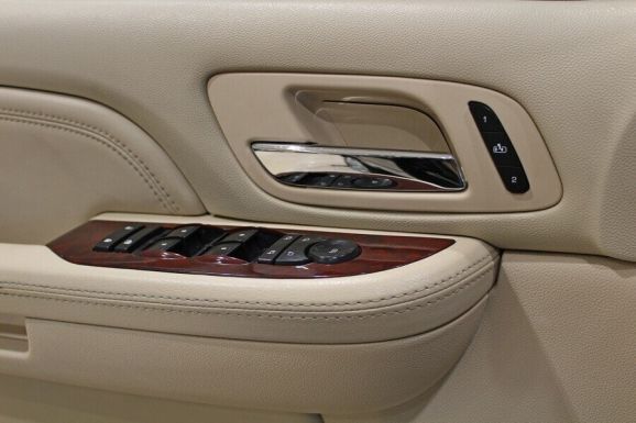 Cadillac Escalade, 6.2 л, АТ, 2010 фото 2