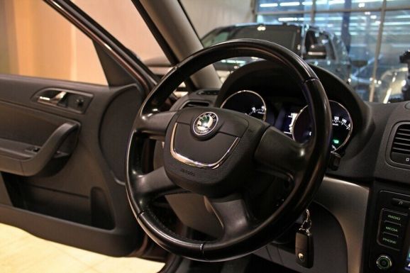 Skoda Yeti, 1.8 л, Робот, 2013 фото 10