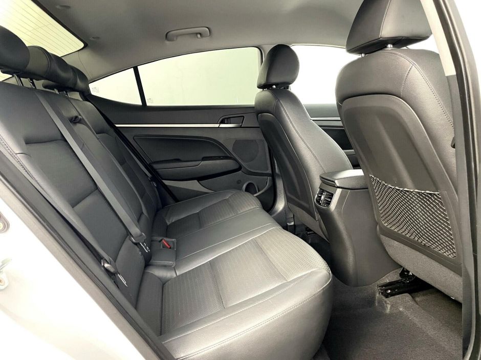 Hyundai Elantra, 2.0 л, АТ, 2017 фото 1