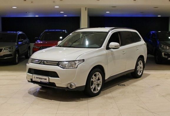 Mitsubishi Outlander, 2.4 л, Вариатор, 2013 фото 3