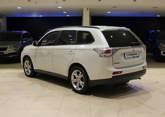 Mitsubishi Outlander, 2.4 л, Вариатор, 2013 фото 6