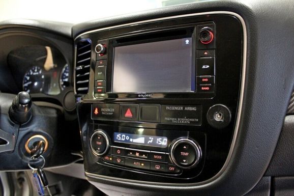 Mitsubishi Outlander, 2.4 л, Вариатор, 2013 фото 9