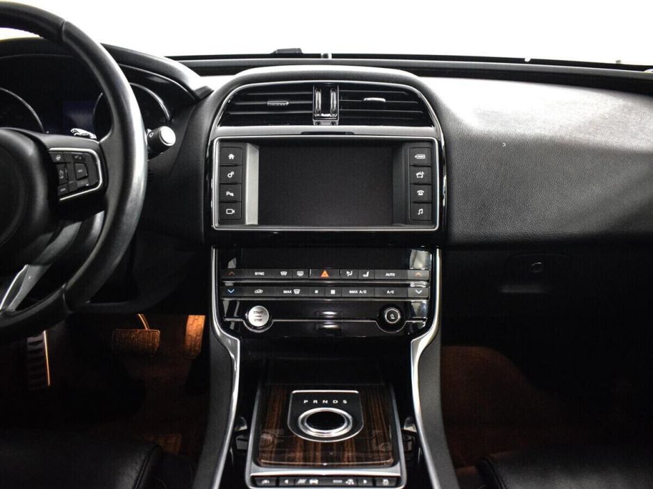 Jaguar XE, 2.0 л, АТ, 2015 фото 8
