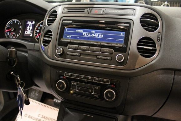 Volkswagen Tiguan, 1.4 л, Робот, 2014 фото 9
