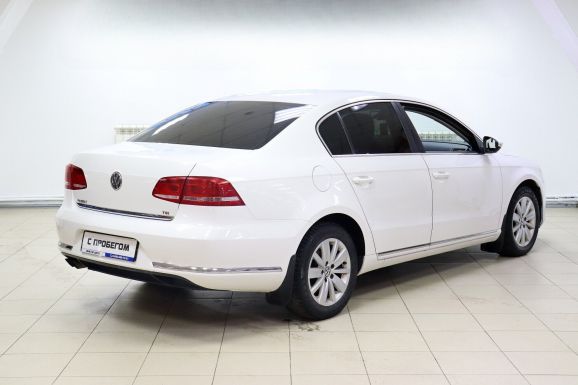 Volkswagen Passat, 1.8 л, Робот, 2013 фото 4