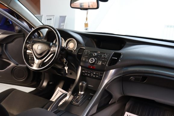 Honda Accord, 2.0 л, АТ, 2011 фото 7