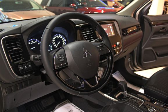Mitsubishi Outlander, 2.0 л, Вариатор, 2020 фото 10
