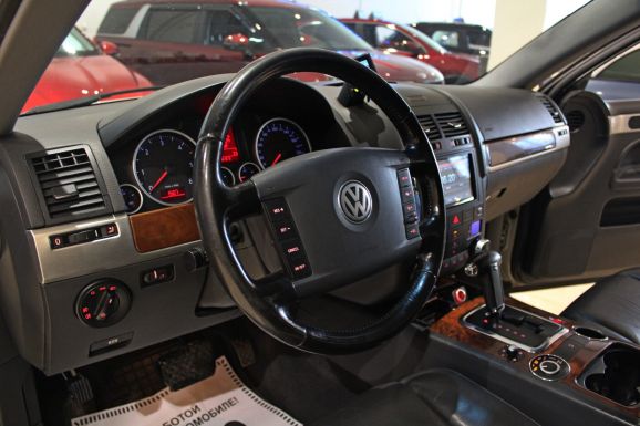 Volkswagen Touareg, 2.5 л, АТ, 2010 фото 7