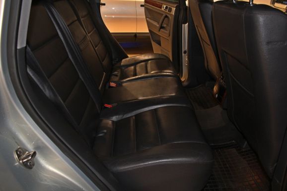 Volkswagen Touareg, 2.5 л, АТ, 2010 фото 1