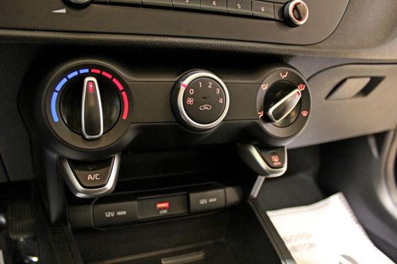 Kia Rio, 1.6 л, МТ, 2020 фото 2