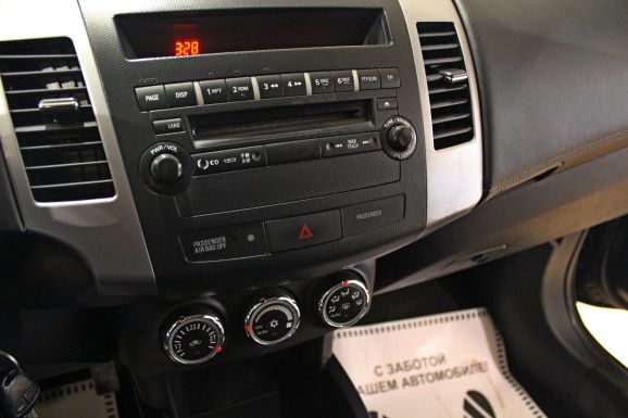 Mitsubishi Outlander, 2.0 л, Вариатор, 2011 фото 8