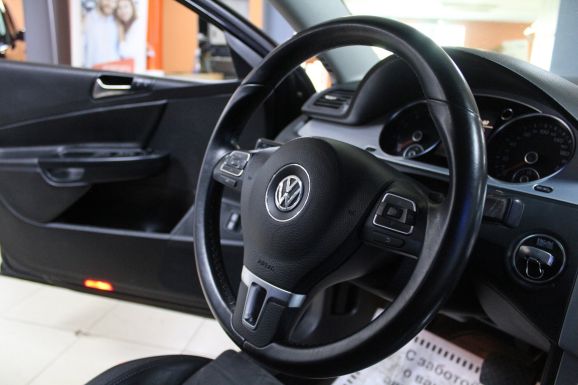 Volkswagen Passat, 1.4 л, Робот, 2010 фото 10