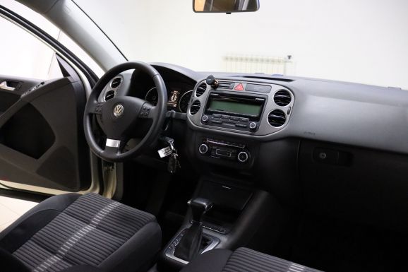 Volkswagen Tiguan, 2.0 л, АТ, 2010 фото 7