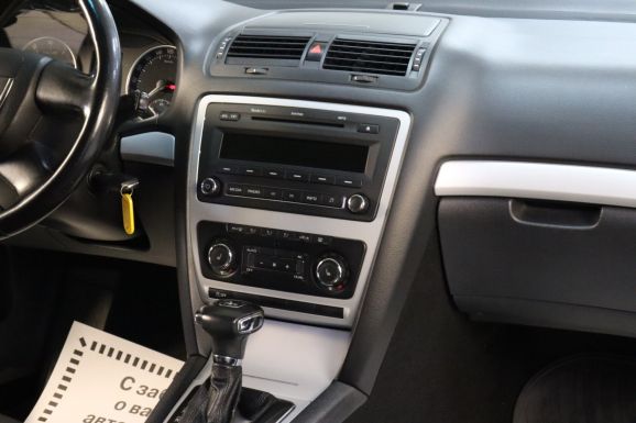 Skoda Octavia, 1.8 л, Робот, 2013 фото 13