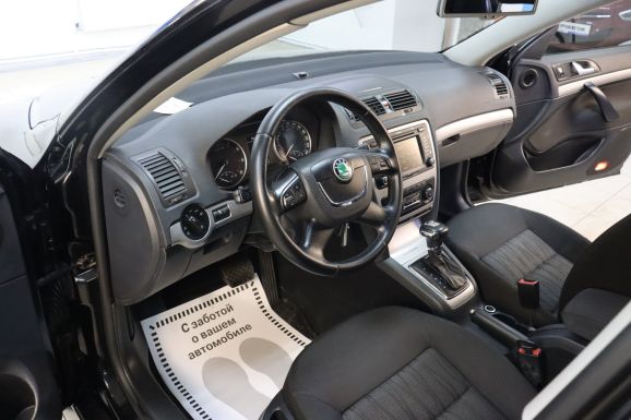 Skoda Octavia, 1.8 л, Робот, 2011 фото 12