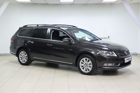 Volkswagen Passat, 1.8 л, Робот, 2011 фото 5