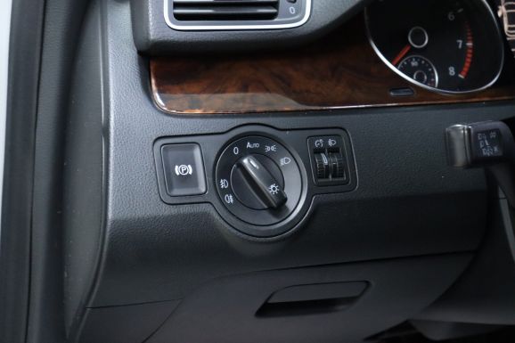 Volkswagen Passat, 1.8 л, Робот, 2010 фото 10