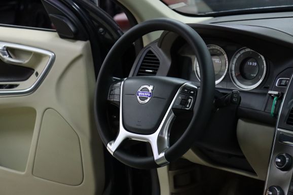 Volvo XC60, 2.4 л, АТ, 2013 фото 2