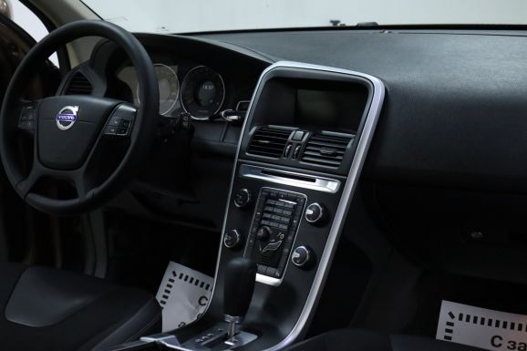 Volvo XC60, 2.0 л, Робот, 2010 фото 2