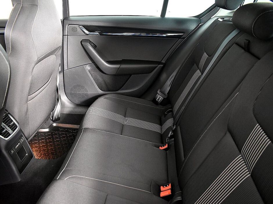 Skoda Octavia Импорт, 1.5 л, Робот, 2019 фото 1