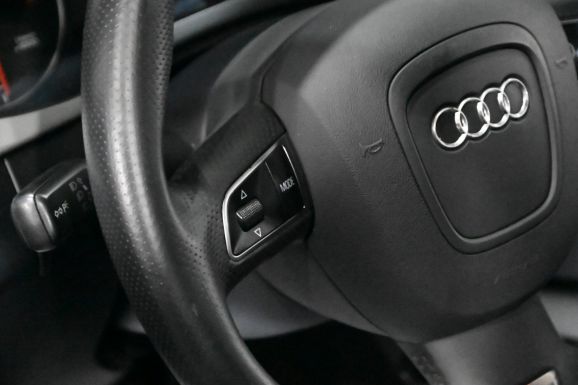 Audi A4, 2.0 л, Робот, 2011 фото 12