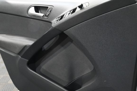 Volkswagen Tiguan, 2.0 л, АТ, 2012 фото 2