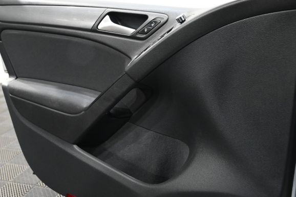 Volkswagen Golf, 1.4 л, Робот, 2011 фото 2