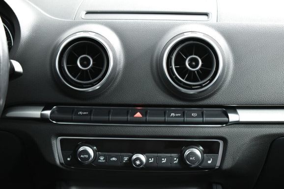 Audi A3, 1.4 л, Робот, 2014 фото 9