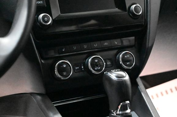 Skoda Octavia, 1.8 л, Робот, 2013 фото 11
