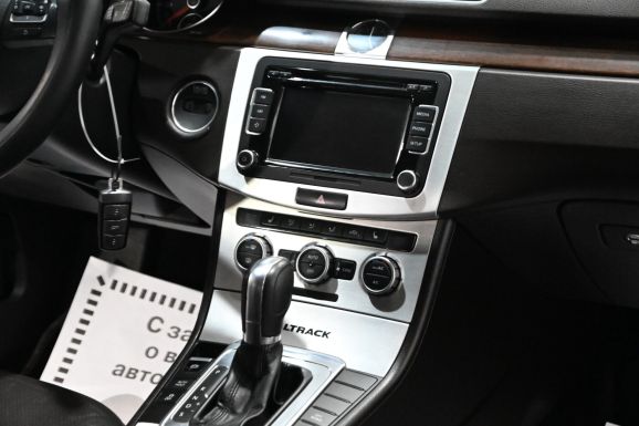 Volkswagen Passat, 2.0 л, Робот, 2012 фото 11