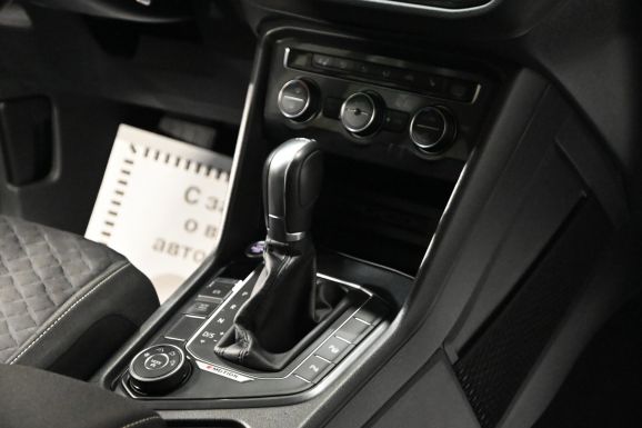 Volkswagen Tiguan, 1.4 л, Робот, 2018 фото 12