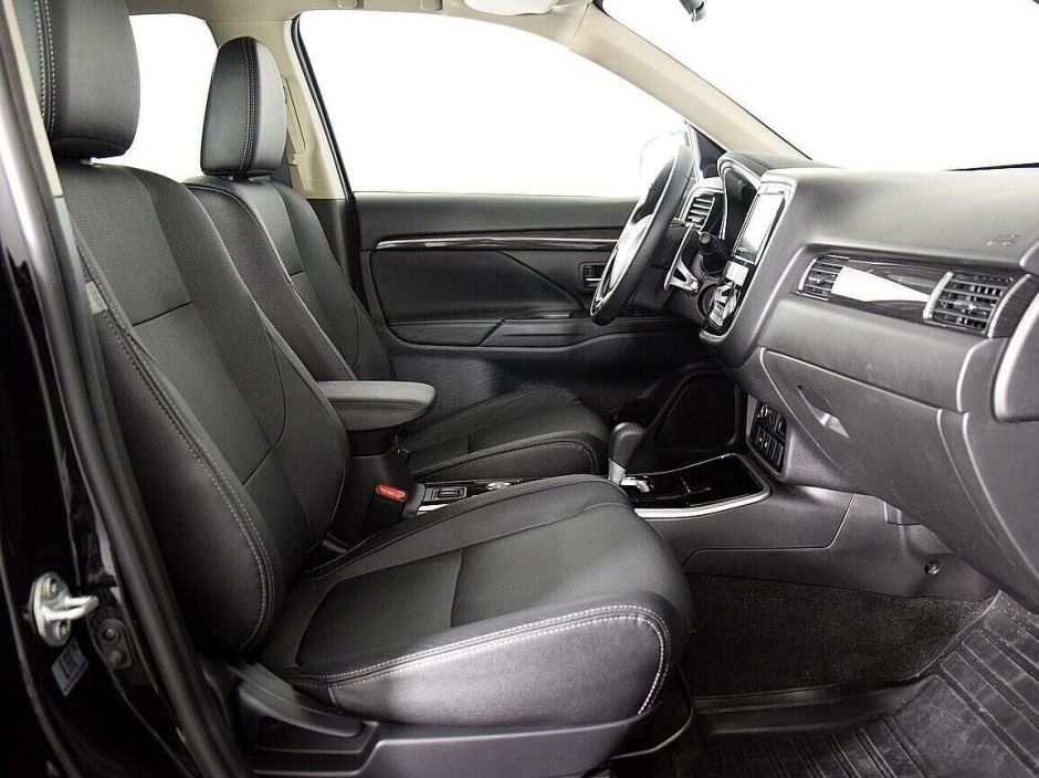 Mitsubishi Outlander, 2.4 л, Вариатор, 2018 фото 2