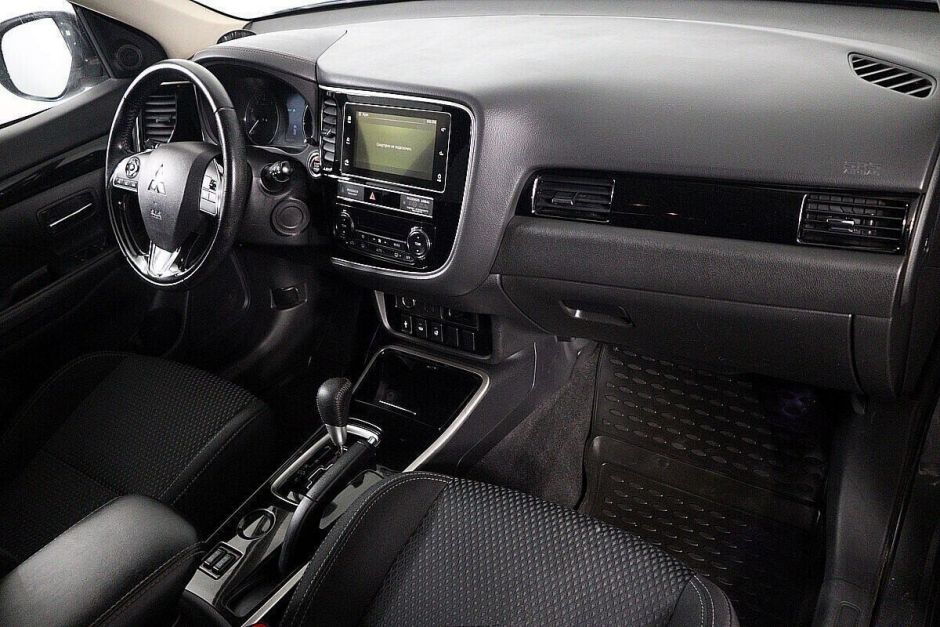 Mitsubishi Outlander, 2.0 л, Вариатор, 2018 фото 2
