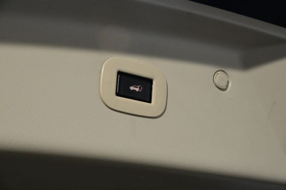 Nissan Patrol, 5.6 л, АТ, 2011 фото 1