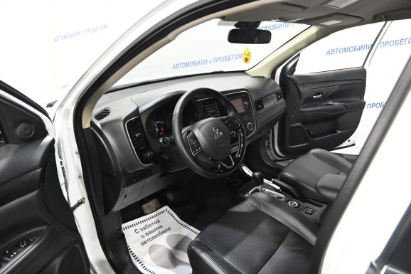Mitsubishi Outlander, 2.0 л, Вариатор, 2015 фото 10