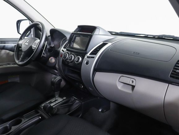 Mitsubishi Pajero Sport, 2.5 л, АТ, 2015 фото 2